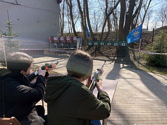 Досаафовцы принимали зачеты по пулевой стрельбе у юных калининградцев во Фридландских воротах